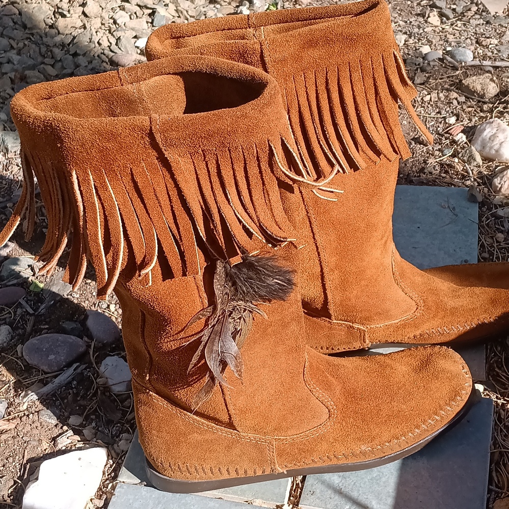 Minnetonka brown suede fringe boots Sz 7